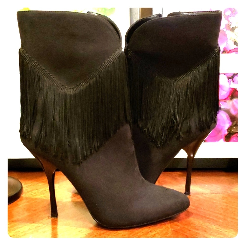 Black "bring the fringe" to the party boots